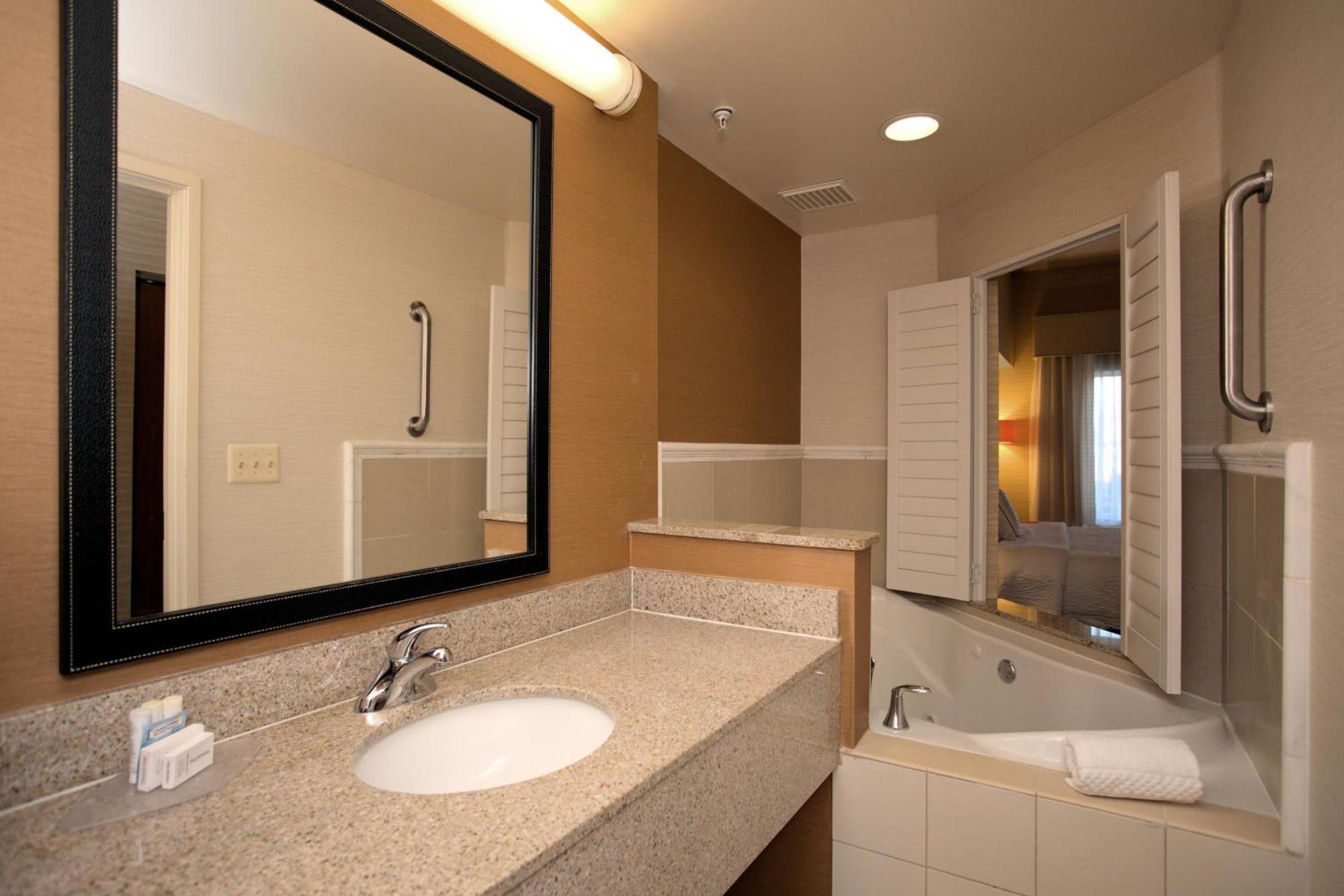Fairfield Inn & Suites By Marriott Edison - South Plainfield Eksteriør billede