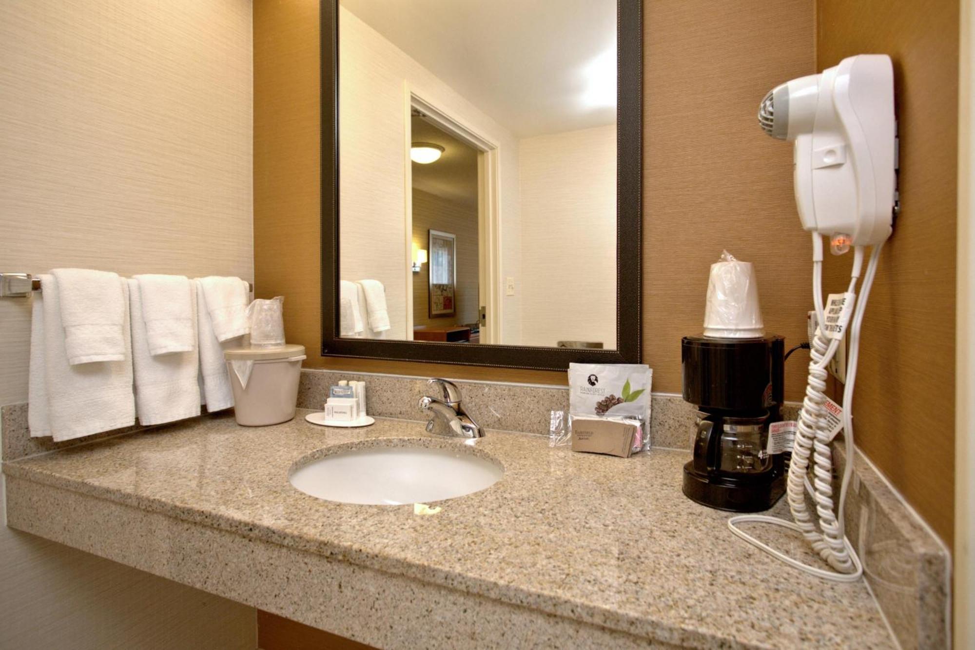 Fairfield Inn & Suites By Marriott Edison - South Plainfield Eksteriør billede